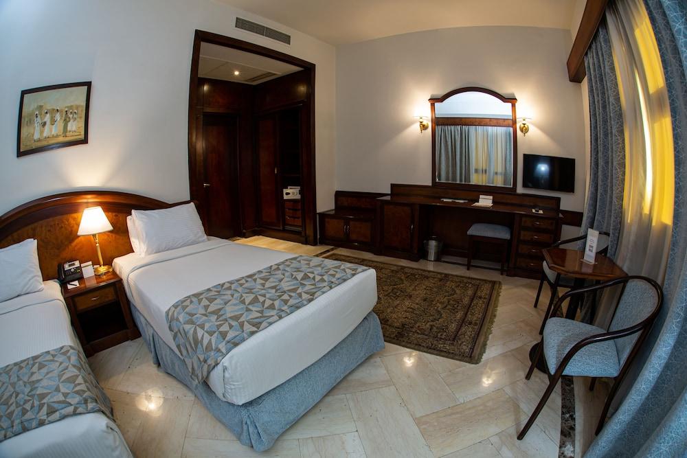 Triumph Plaza 4*