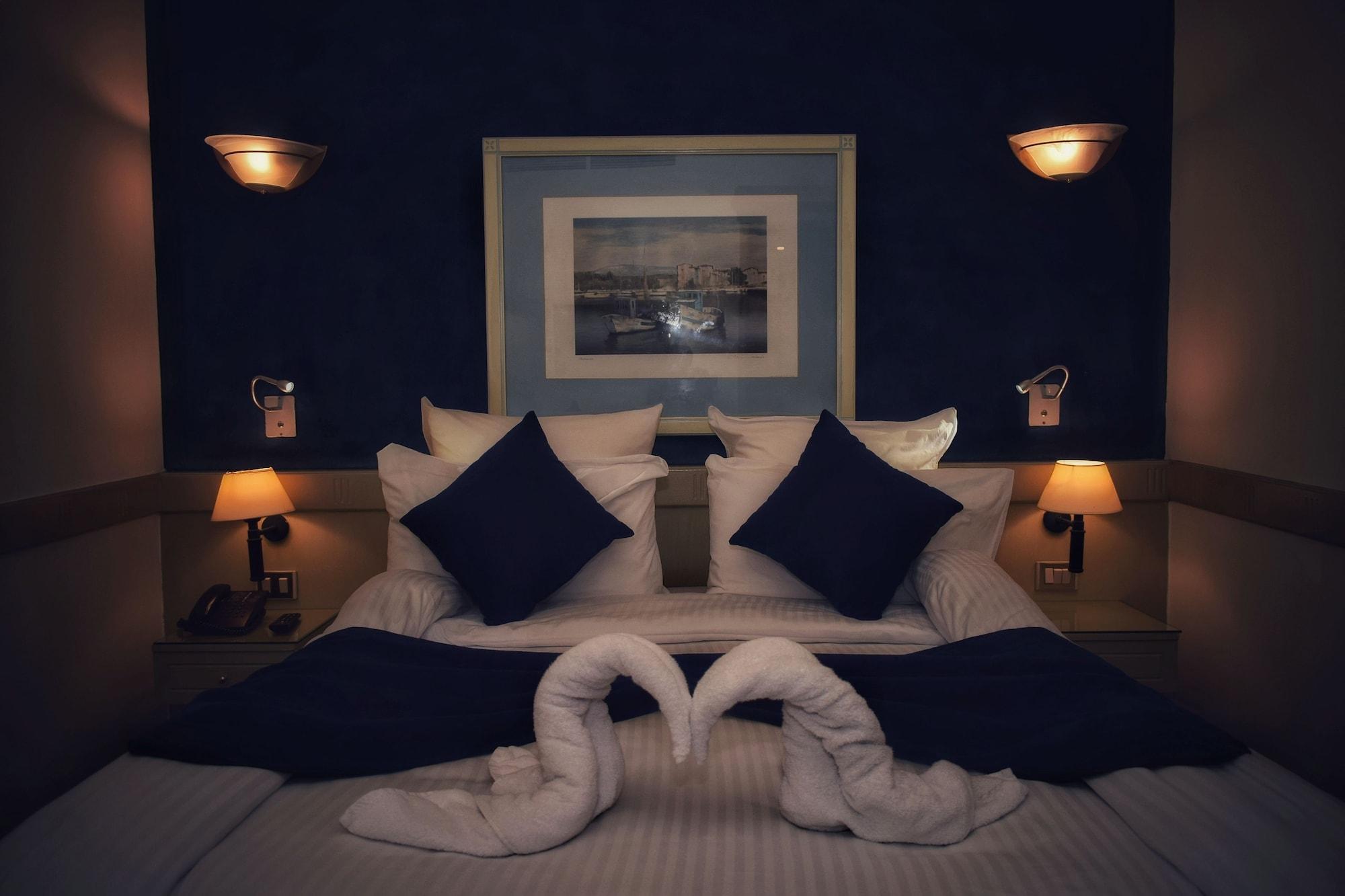Romance Hotel