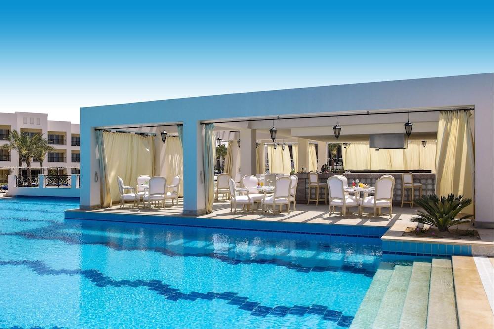Jaz Crystal, Almaza Bay