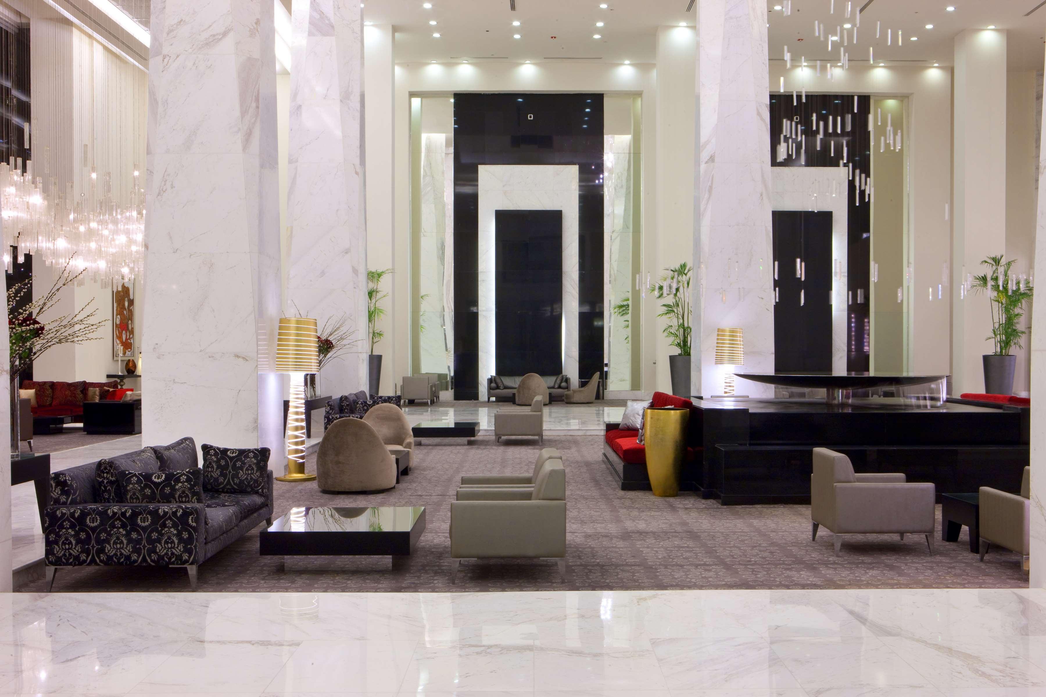Dusit Thani Lakeview 5*