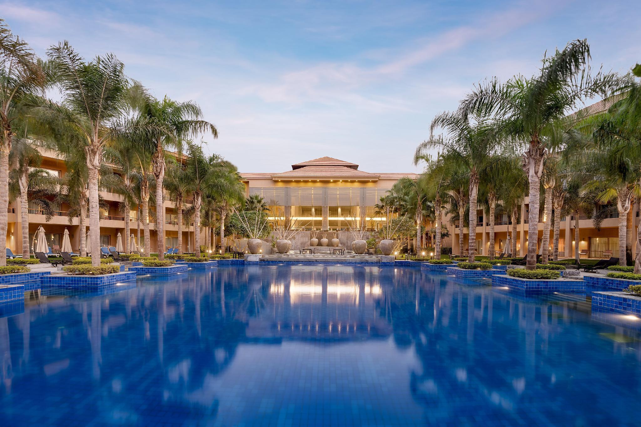 Dusit Thani Lakeview Hotel Cairo