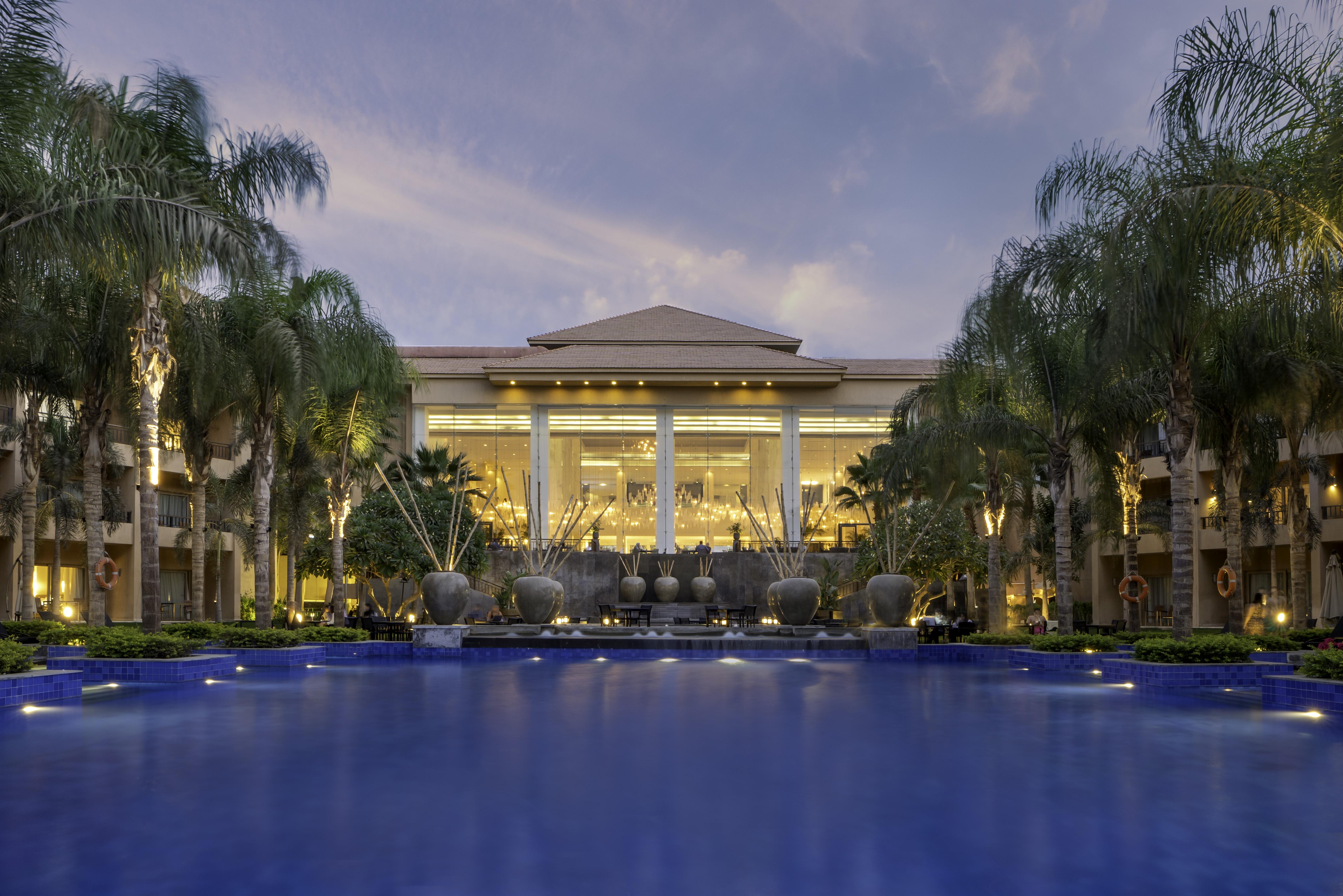 Dusit Thani Lakeview Hotel