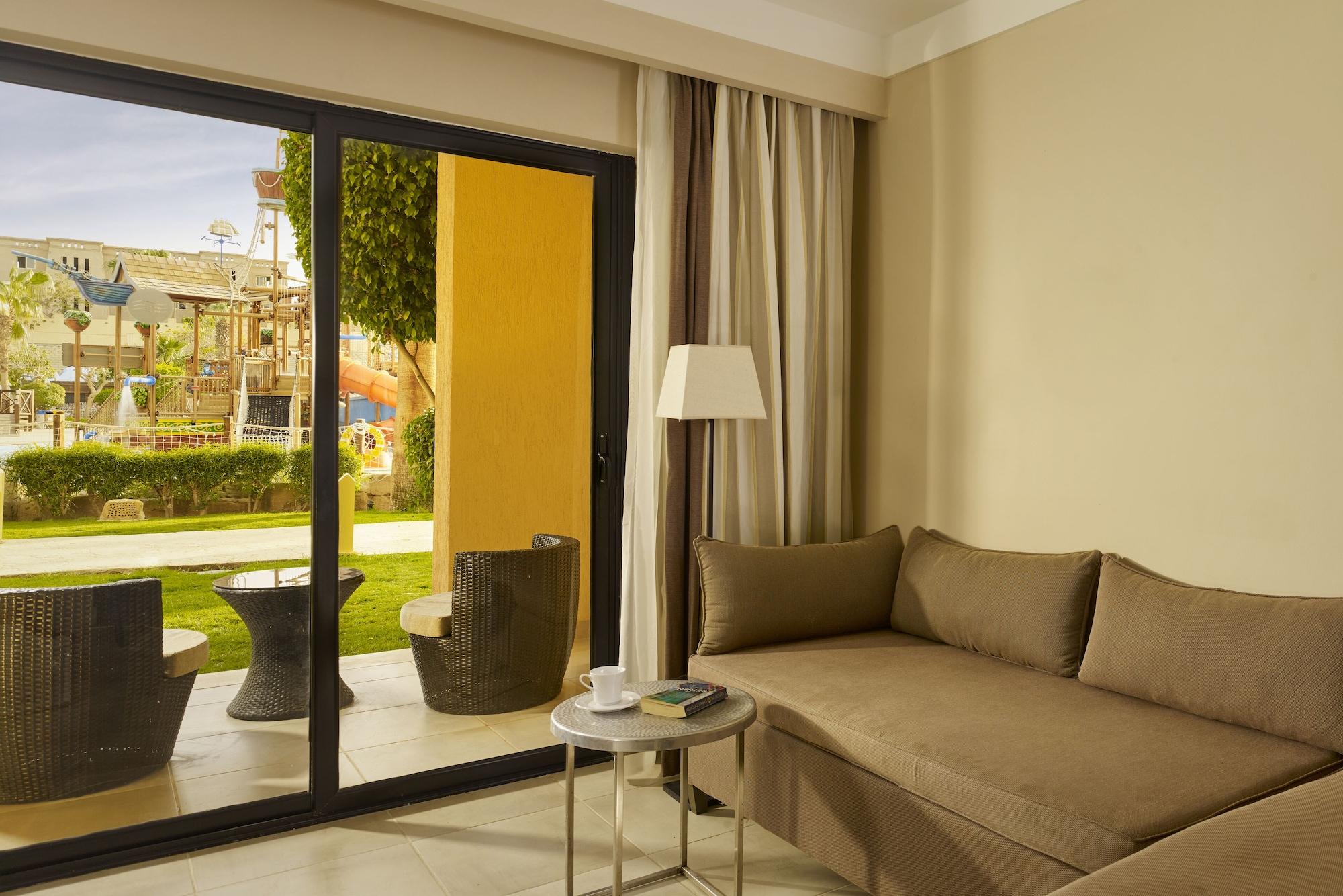 Coral Sea Aqua Club Hotel