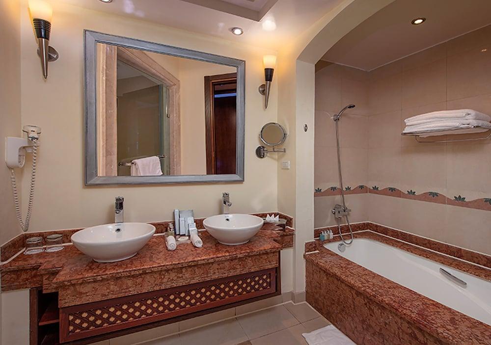 Complex Premier Le Reve & Sahl Hasheesh - Adults Only 16 Years