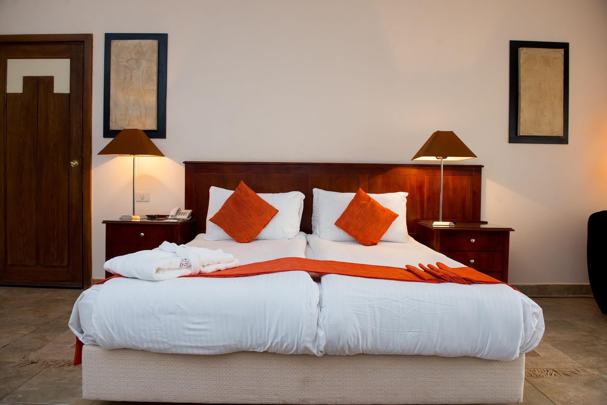 Hotel Swiss Pyramids Golf