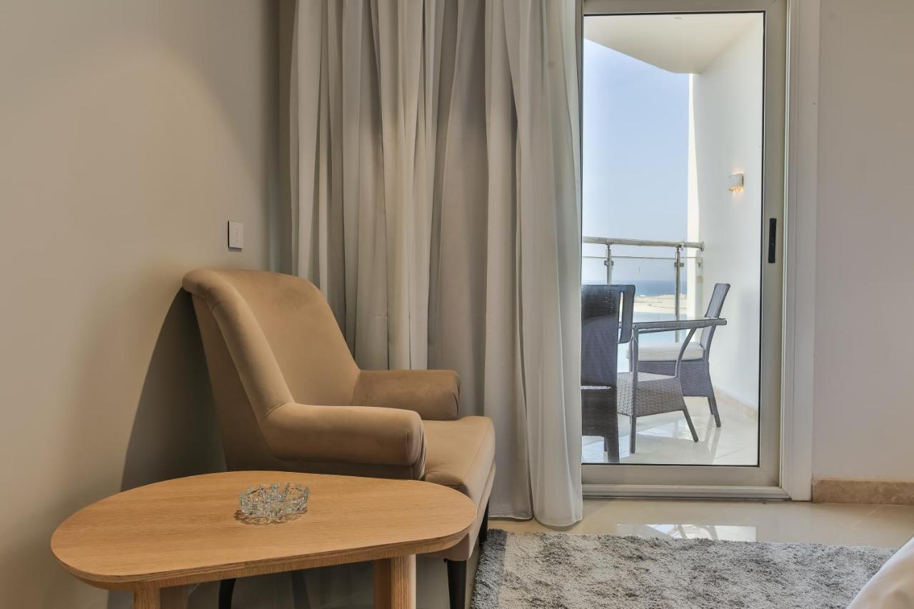 Hotel Triumph White Sands 4*