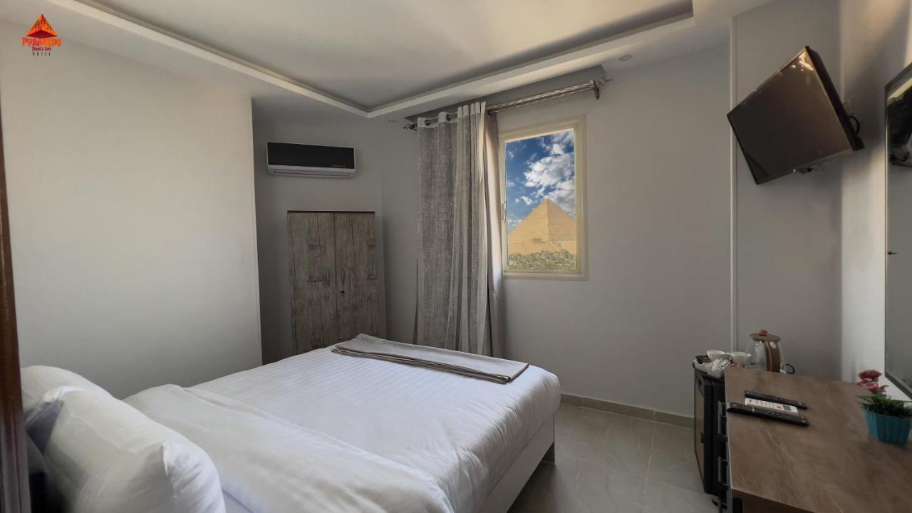 Hotel Pyramids Tower View *