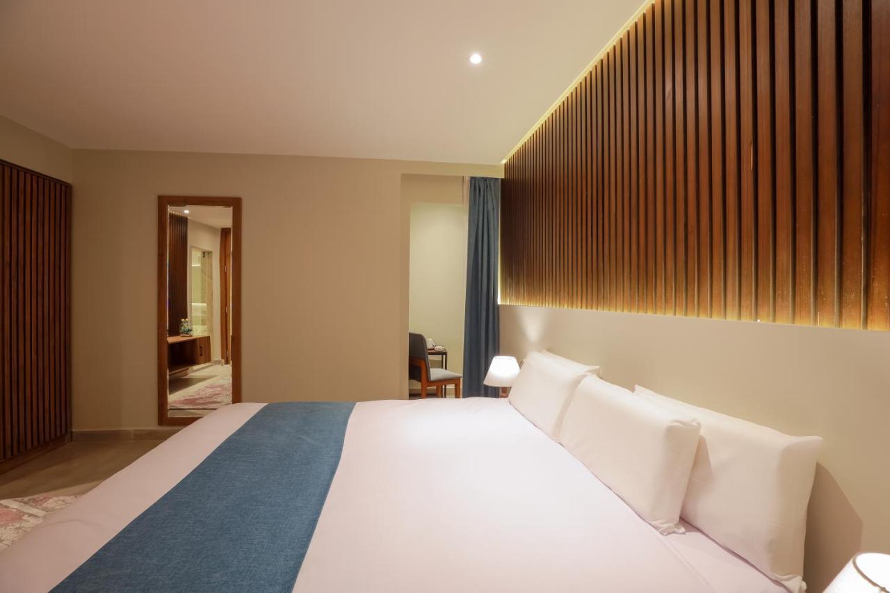 Hotel Pyramid Front Al Kawm al Akhdar