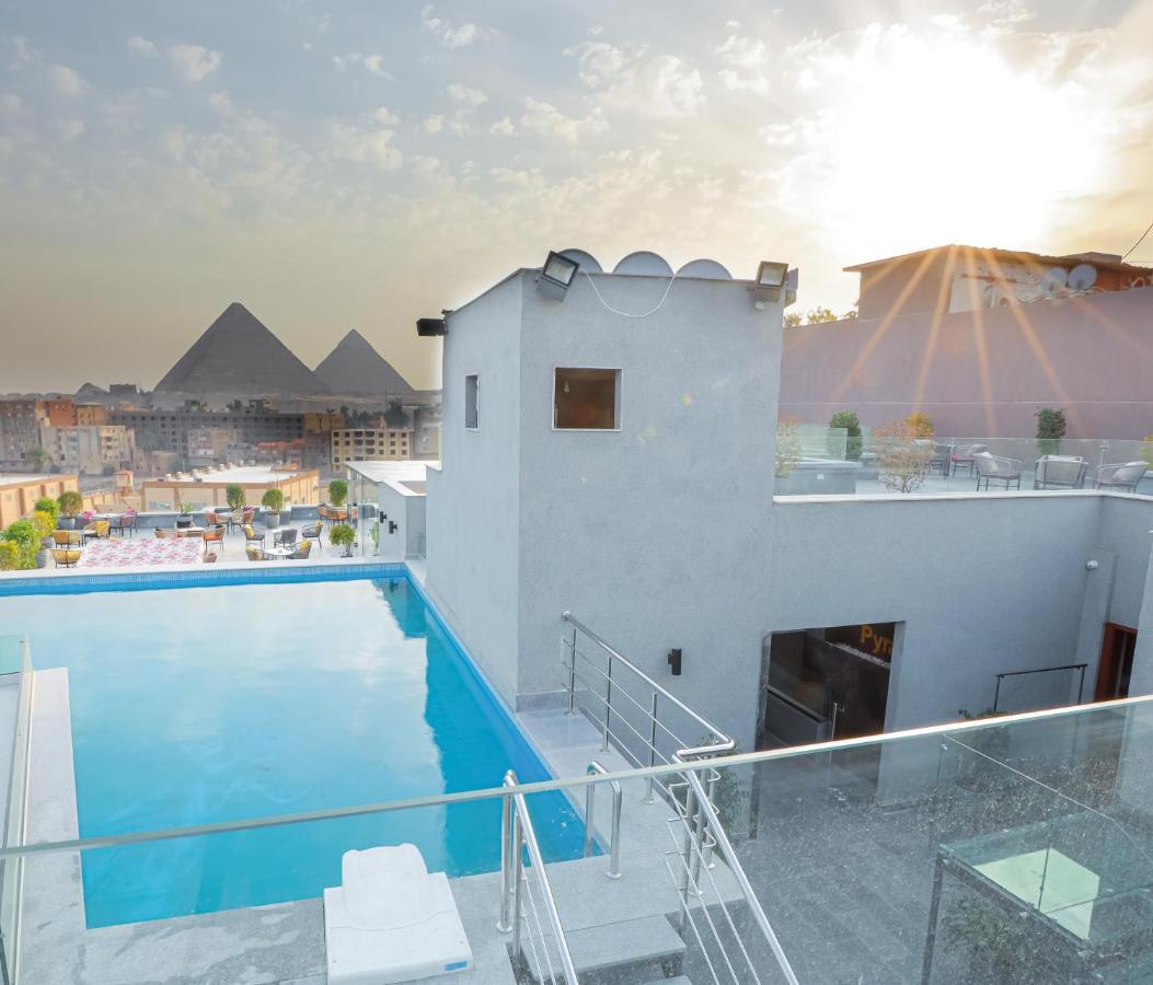 Pyramid Front Hotel *