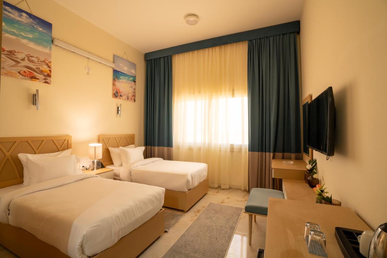 Azal Lagoons 5*