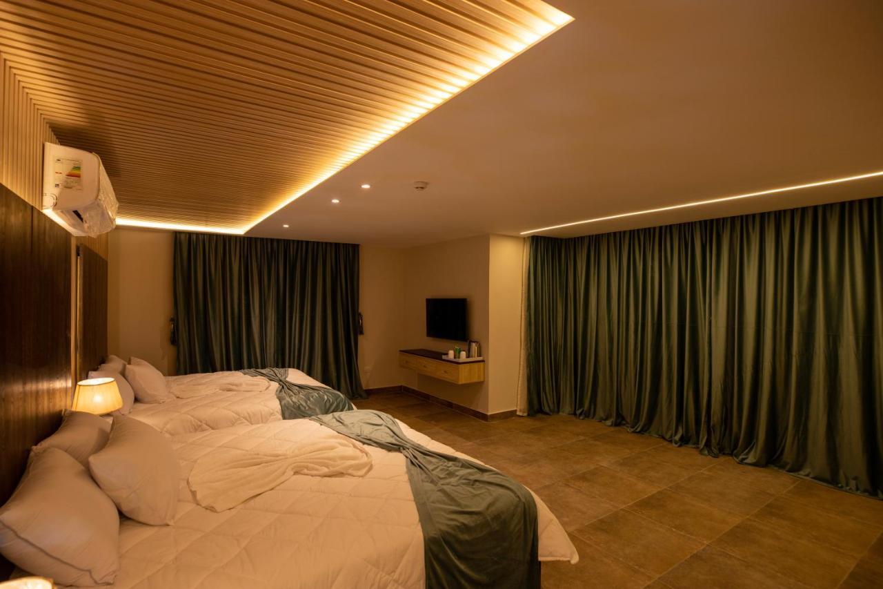 Blue Pyramids Eyes Hotel 3*