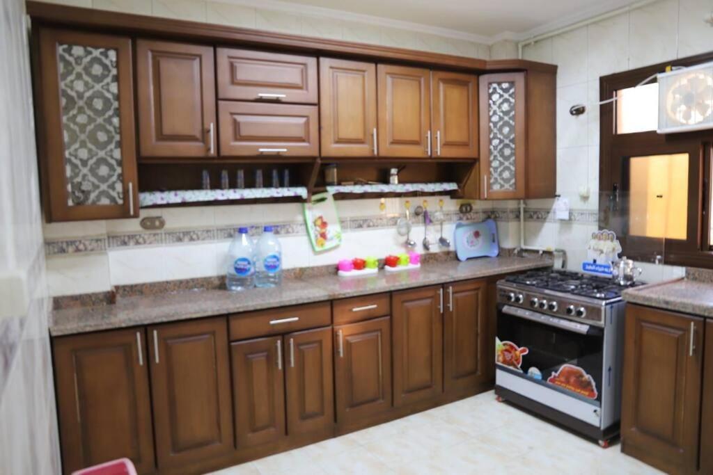 Luxury Apartment *
