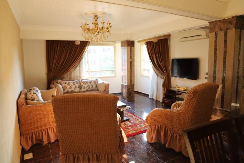 Luxury Apartment *