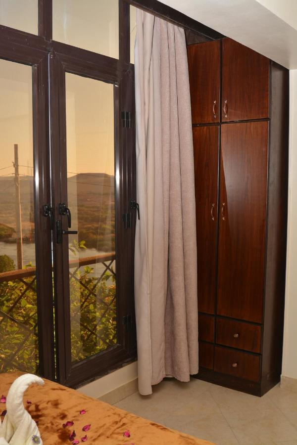 Nile Palace *