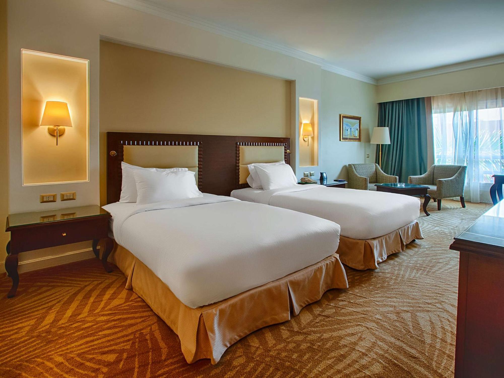 Complex Hilton Plaza 5*