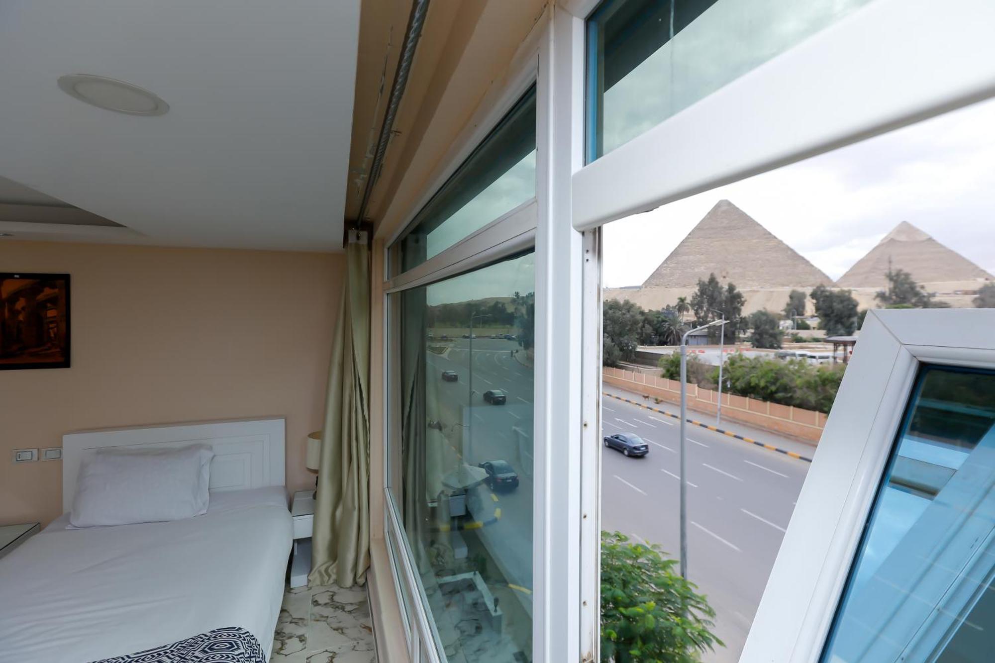 Turquoise Pyramids & Grand Egyptian Museum View Hotel Kafret el-Gabal