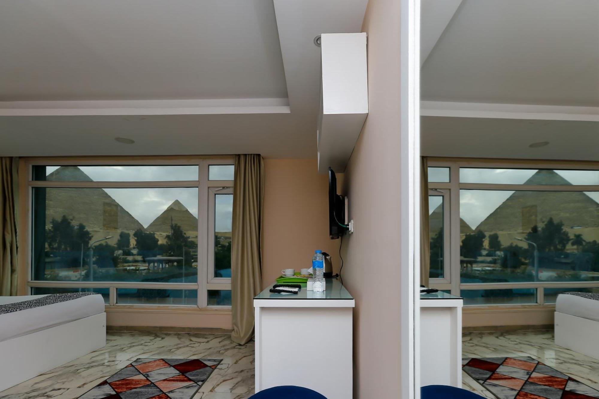 Hotel Turquoise Pyramids & Grand Egyptian Museum View