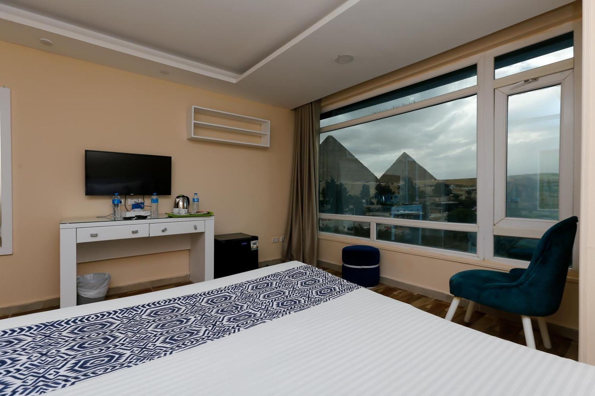 Turquoise Pyramids & Grand Egyptian Museum View 4* Kafret el-Gabal