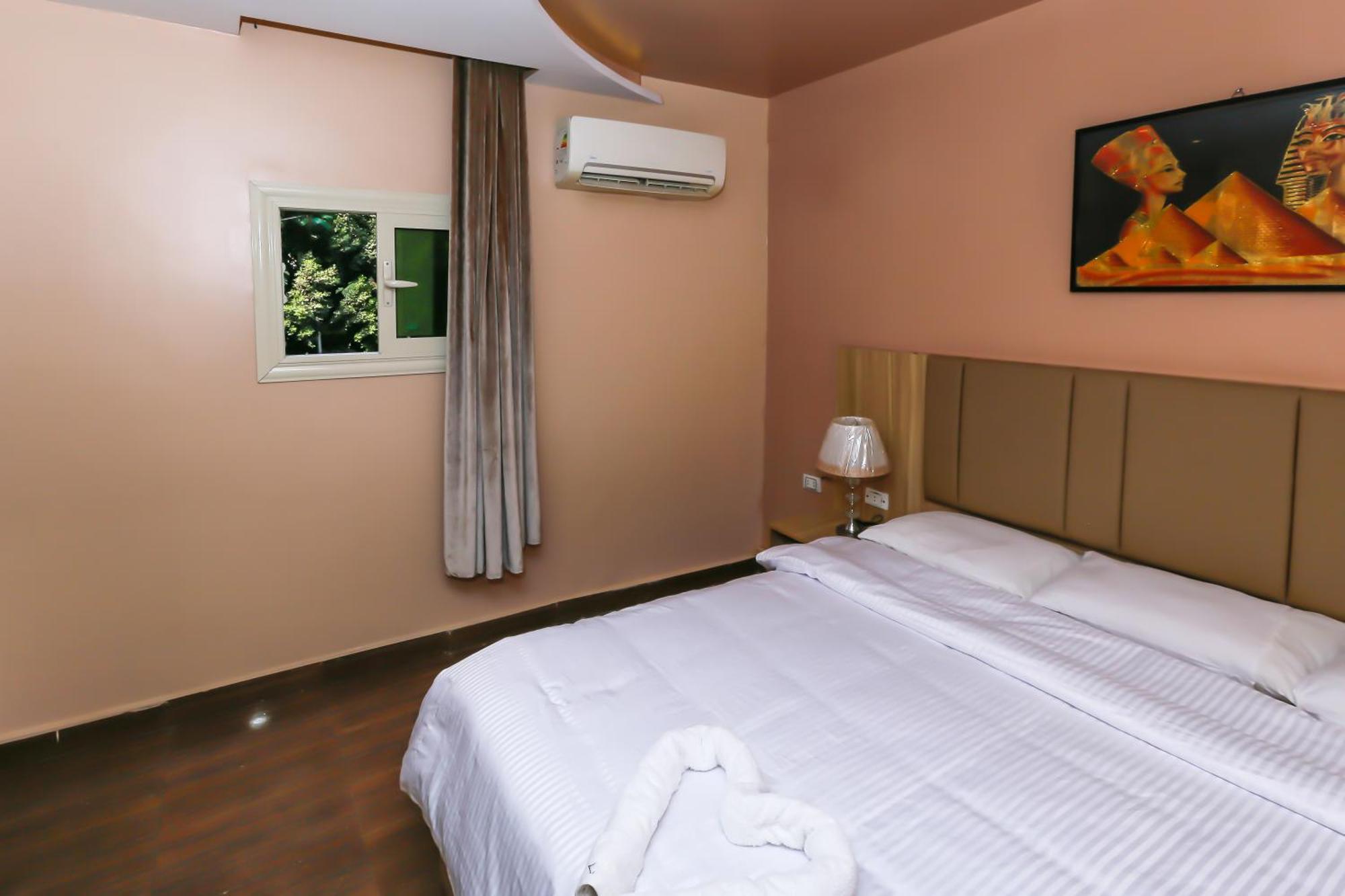 Makadi Pyramids View Hostel Kafrat al Jabal