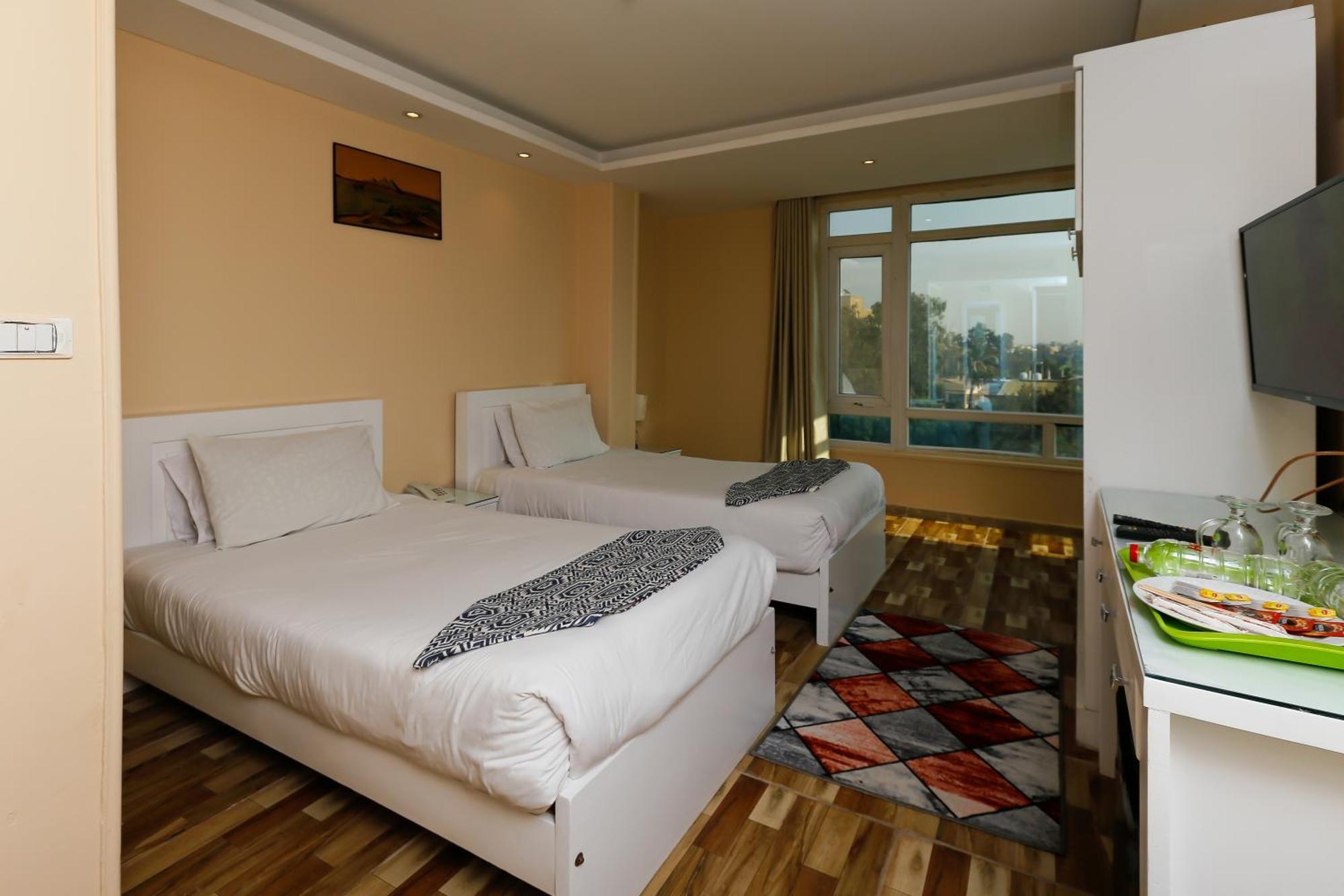 Turquoise Pyramids & Grand Egyptian Museum View Hotel Kafret el-Gabal