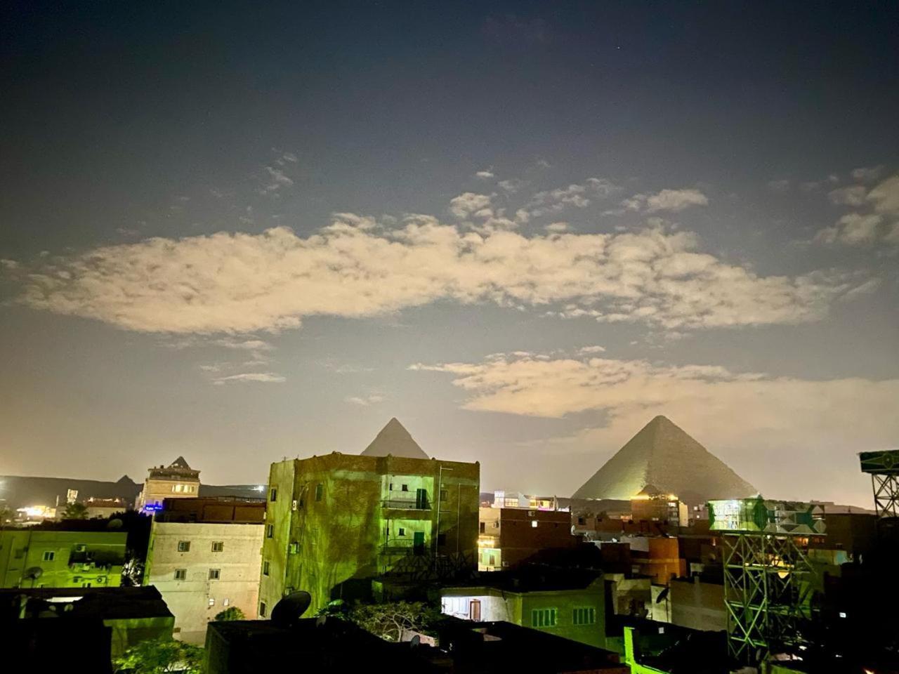 Merit Pyramids View Kahire
