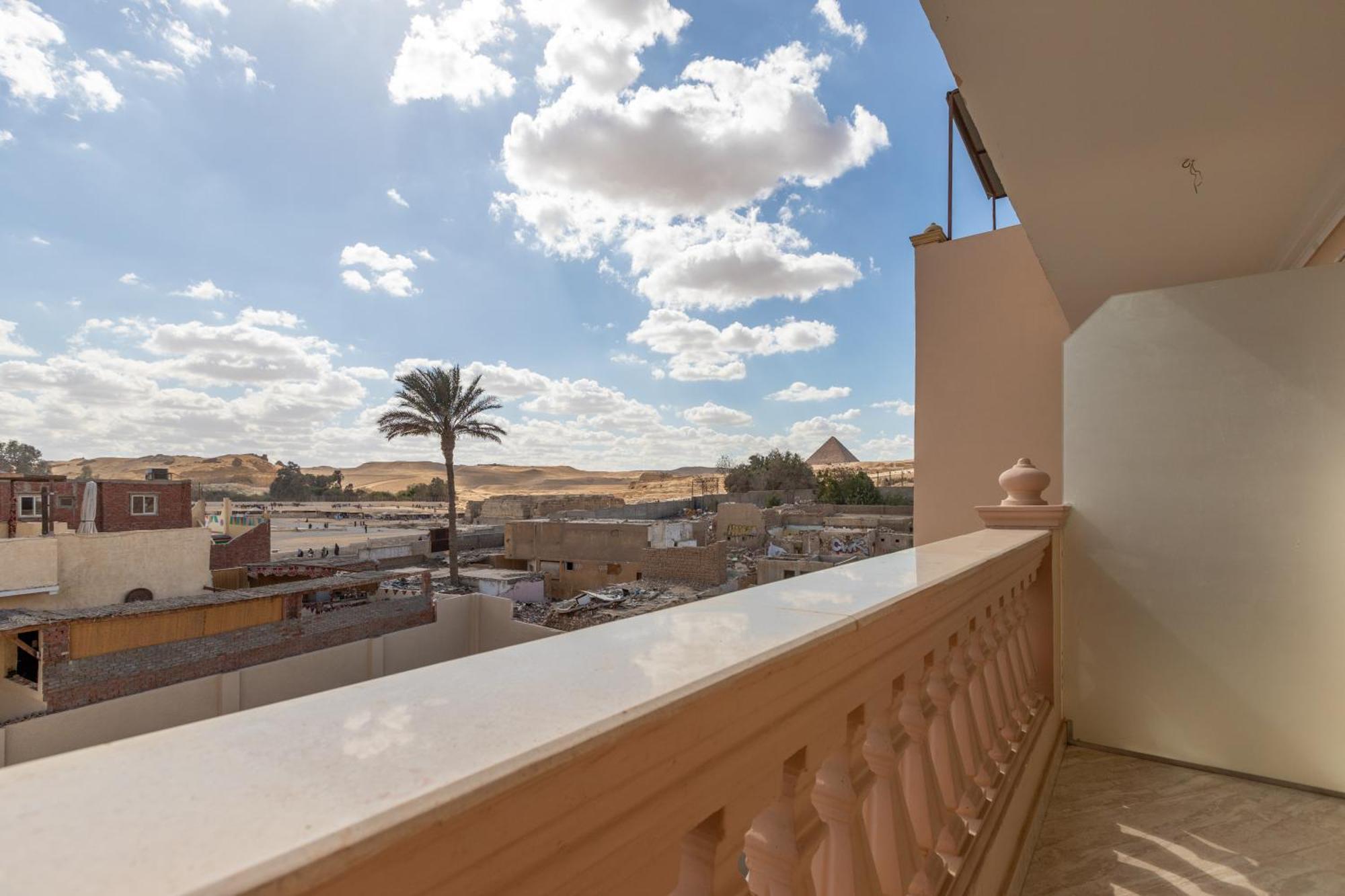 Hotel Soul Pyramids View