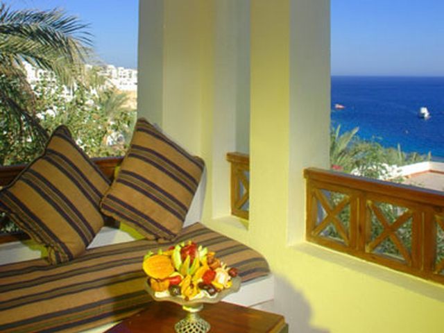 Continental Garden Reef Hotel