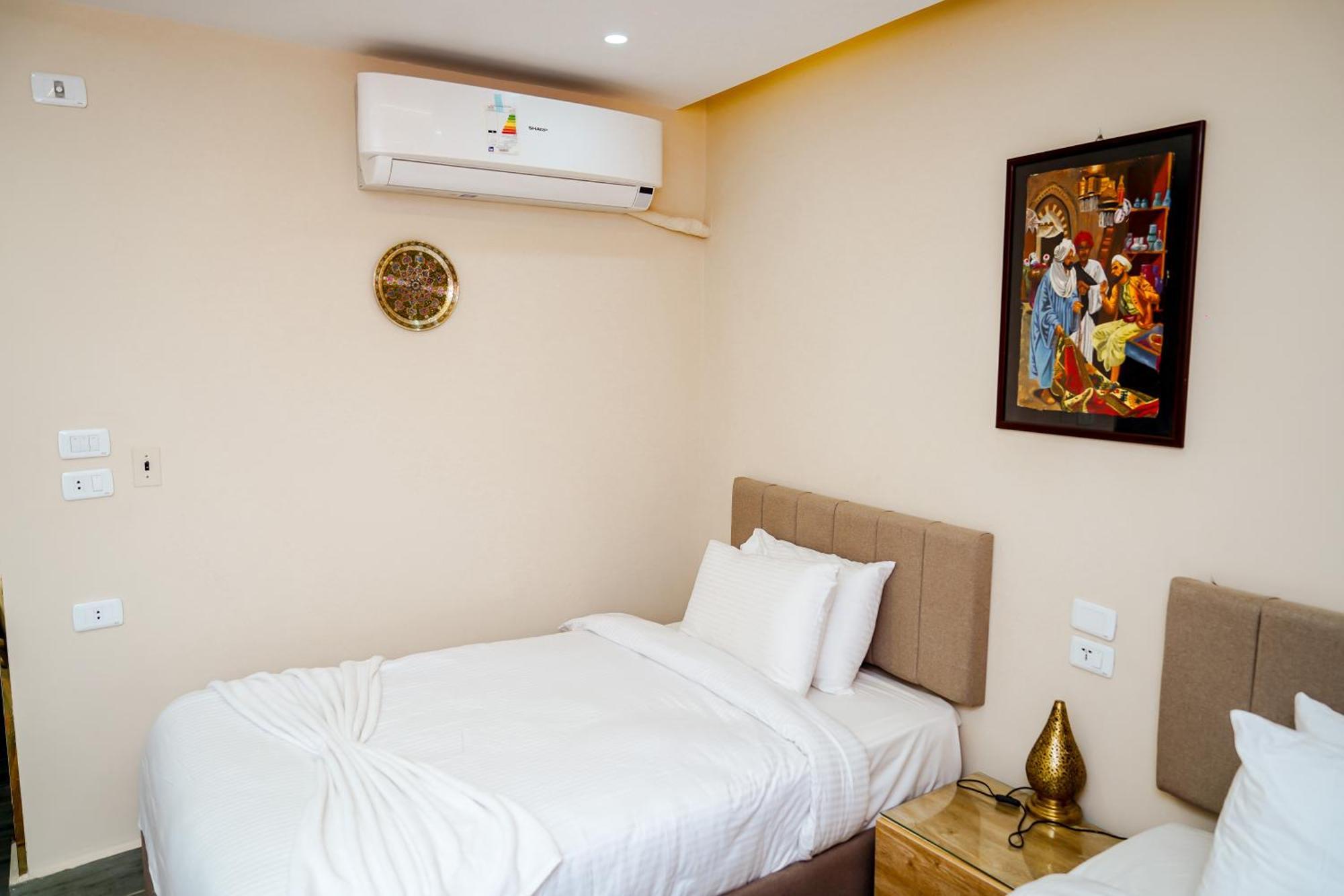 Pyramids Otel 4*