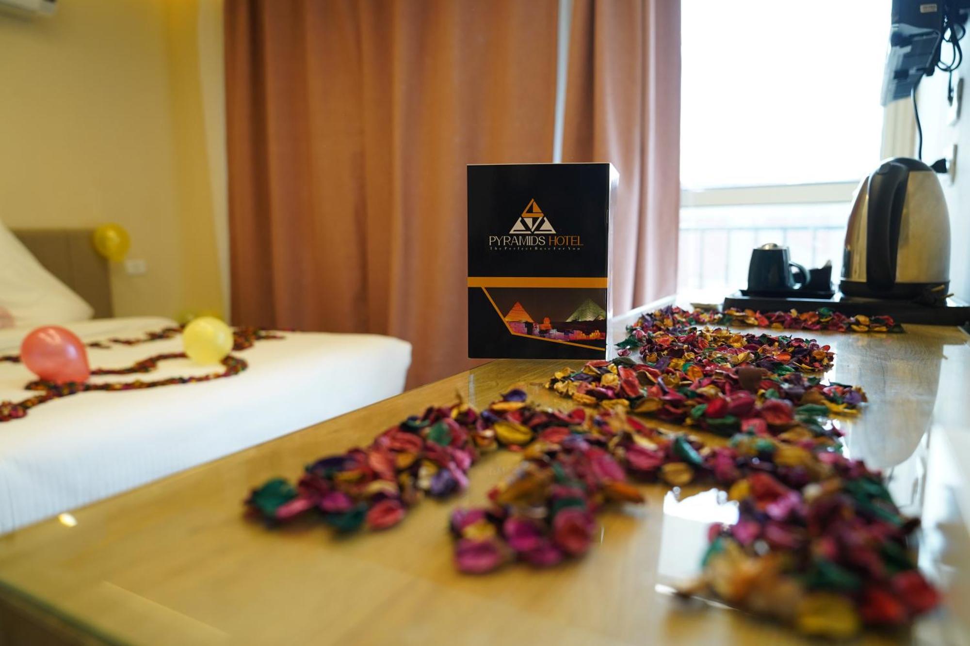 Pyramids Otel