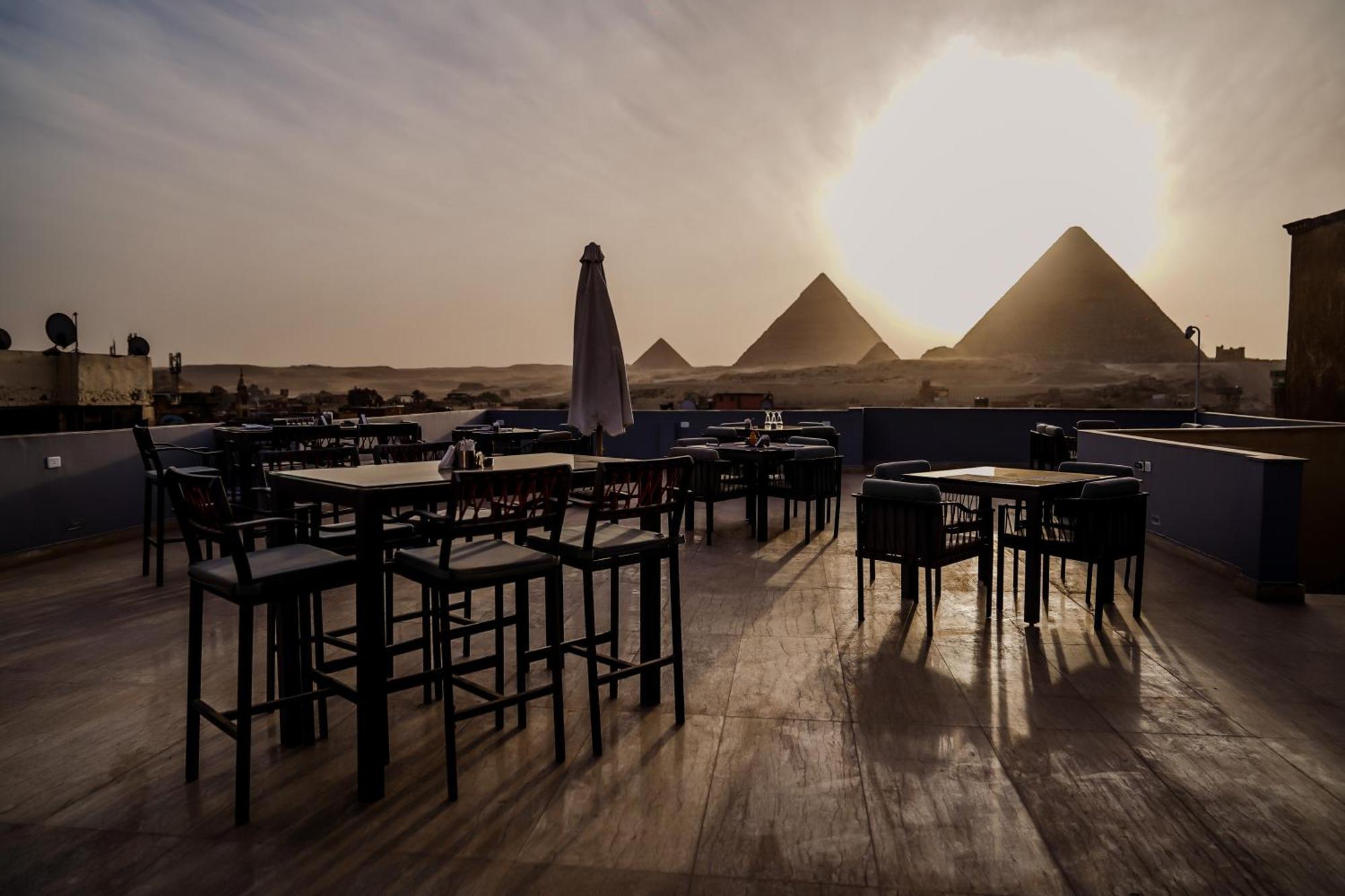 Pyramids Otel