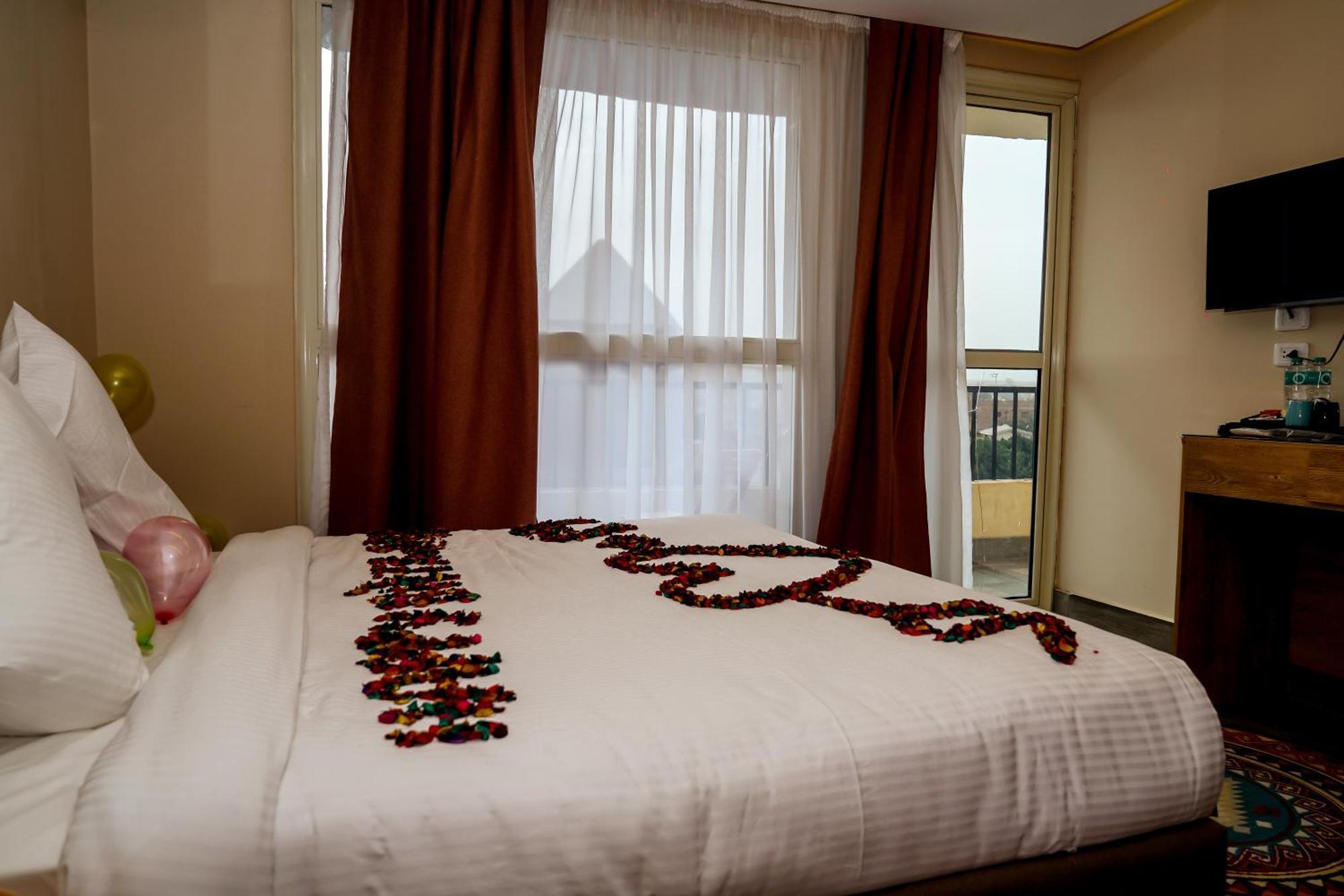 Otel Pyramids