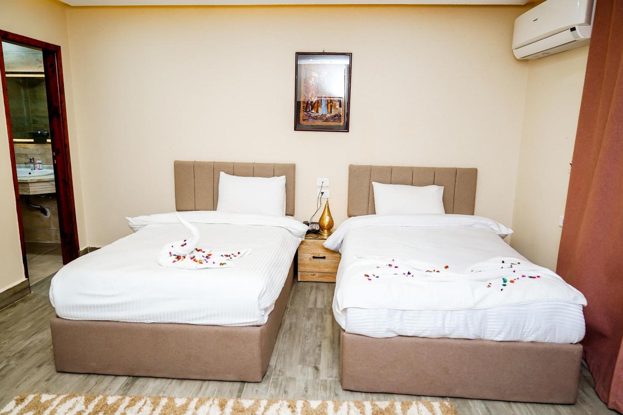 Pyramids Otel 4*