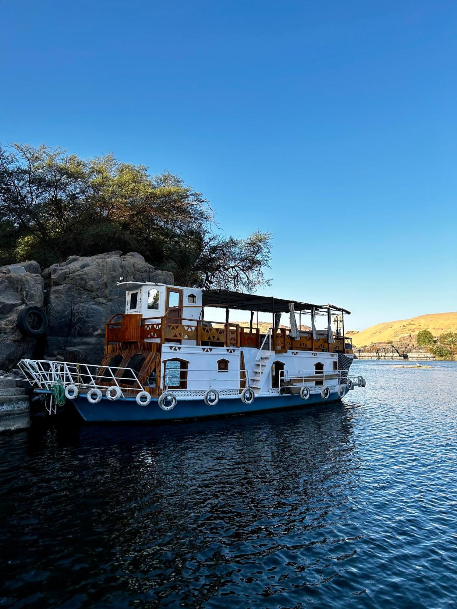 Houseboat And Nile Cruises Zainoba Botel *