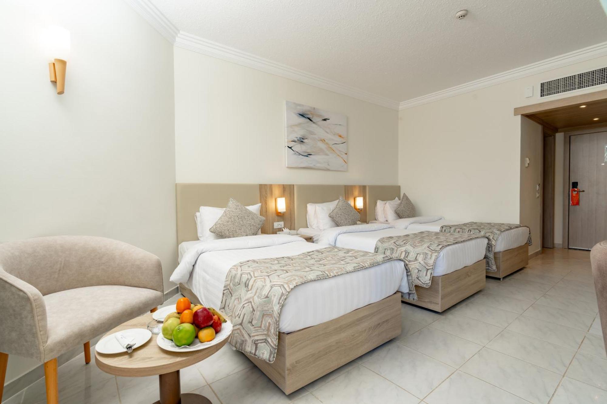 Palm Families And Couples Only 4*