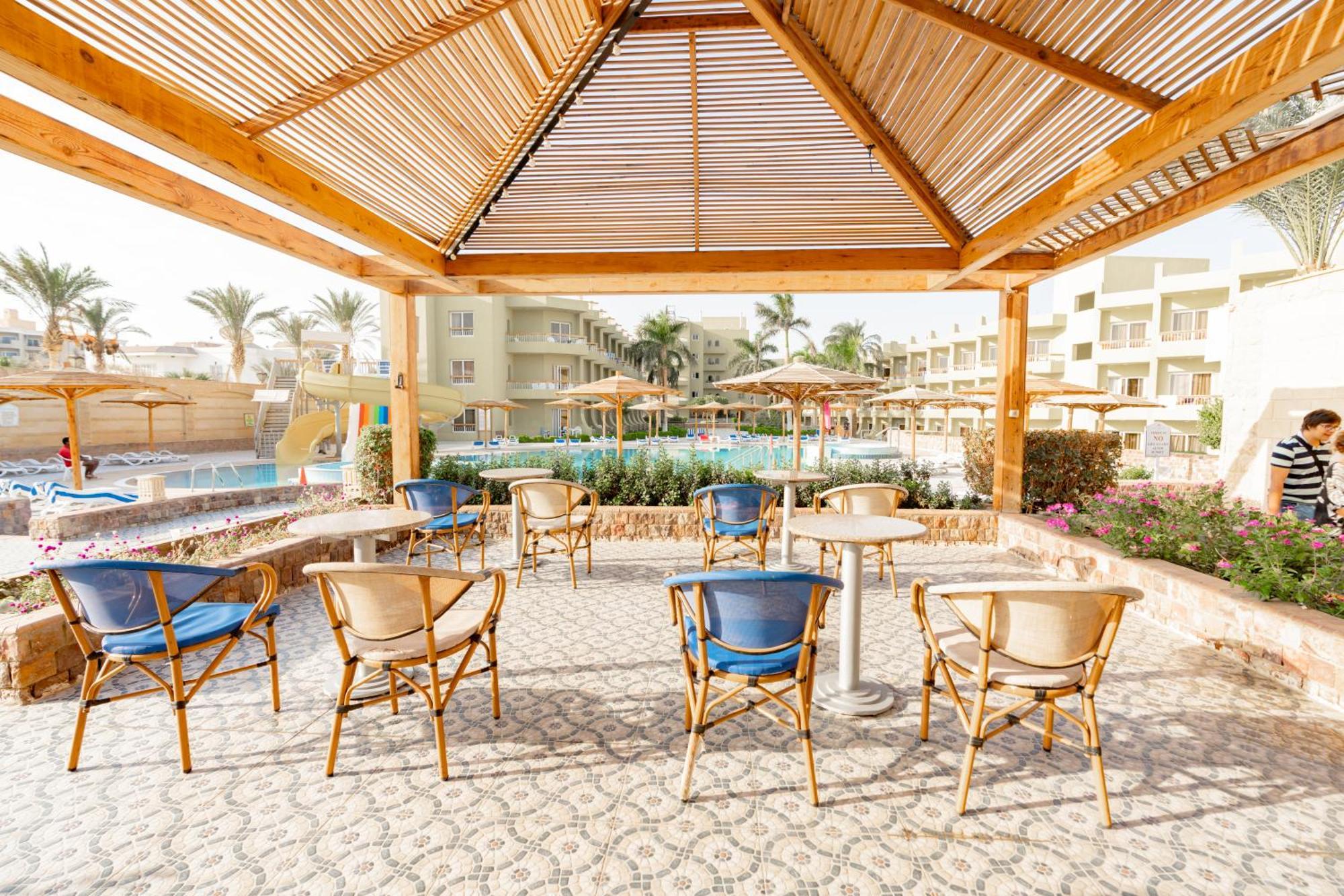 Resort Palm Families And Couples Only