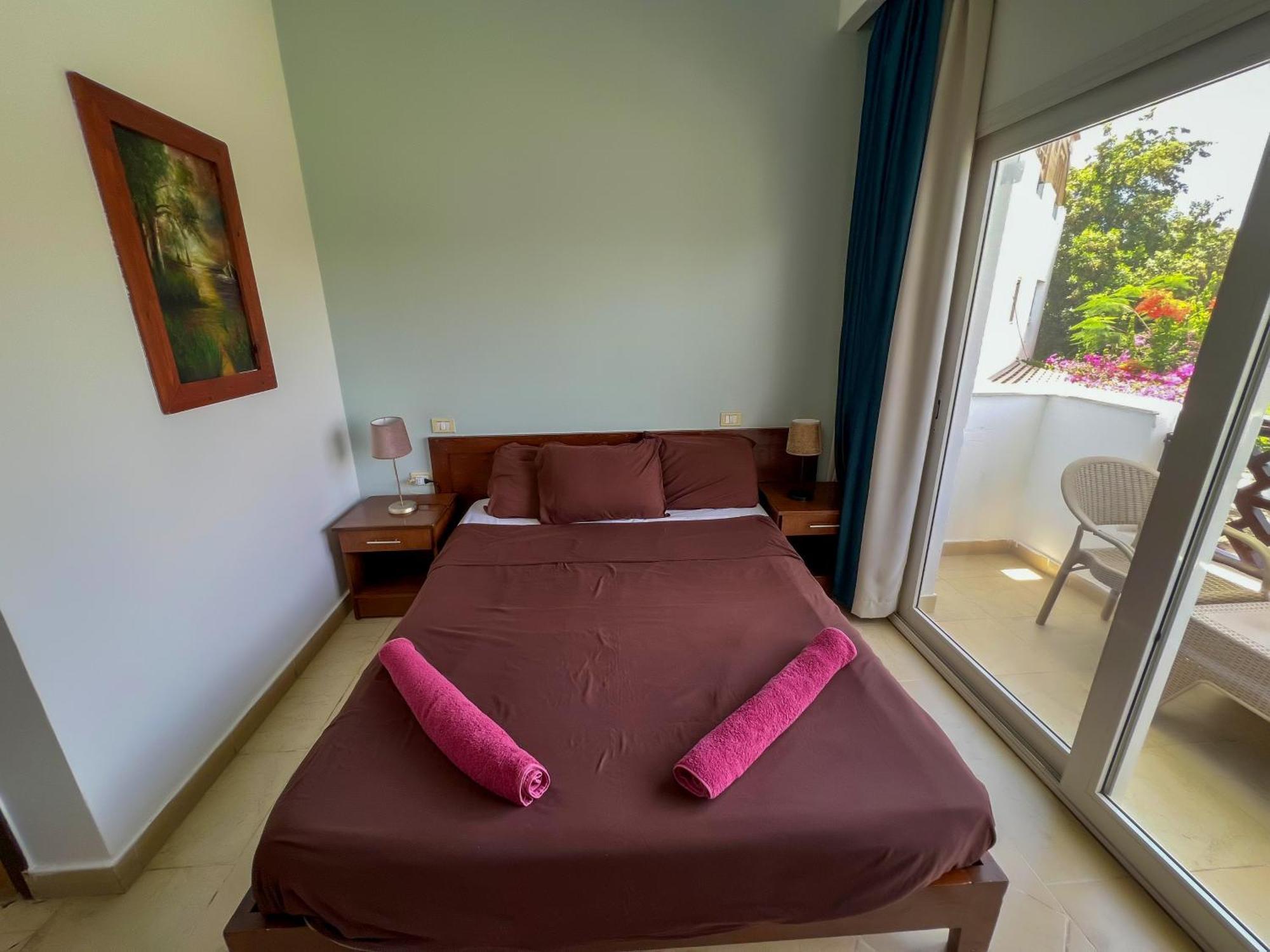 Hostel Club Red *
