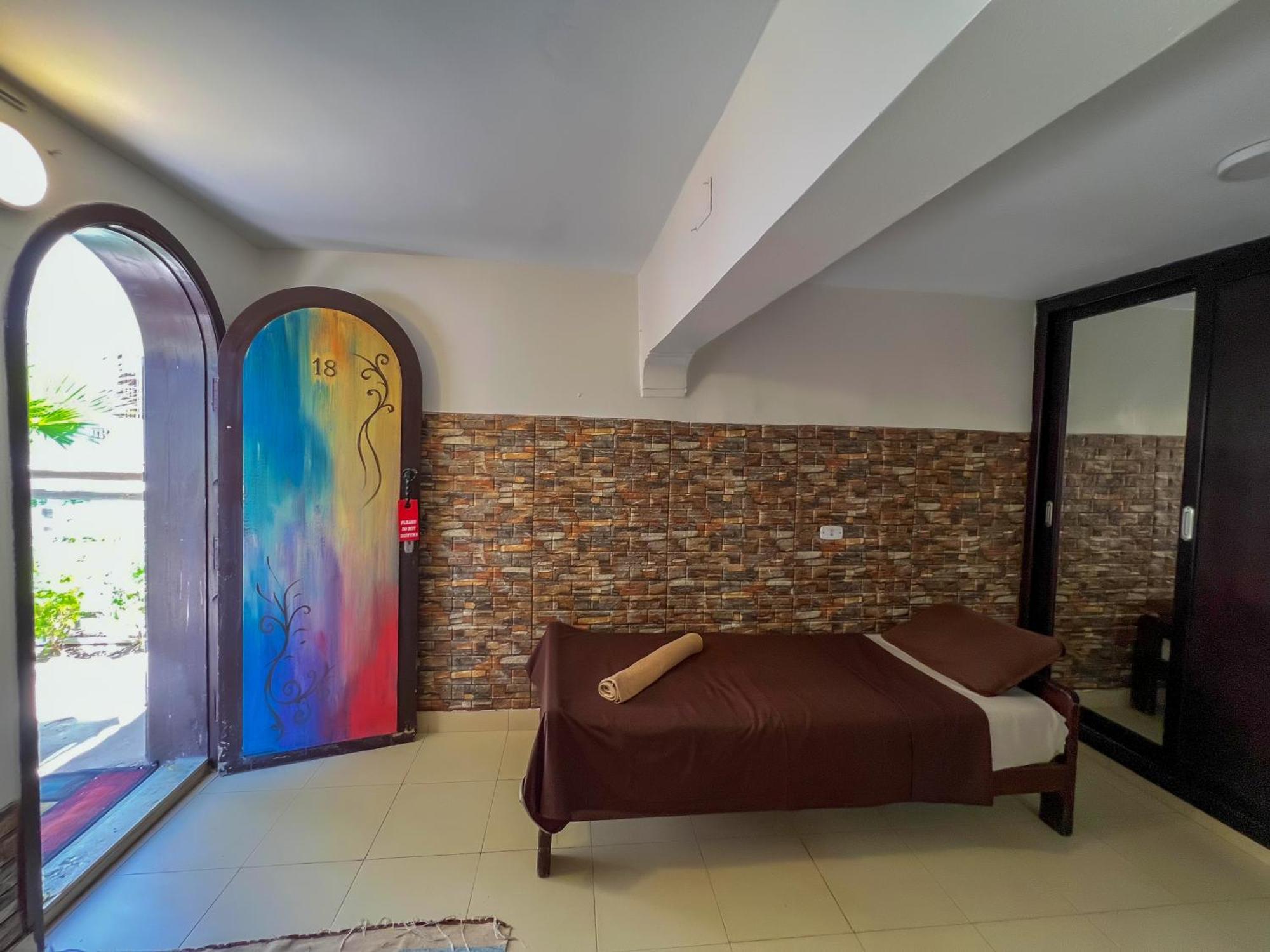Club Red Hostel *