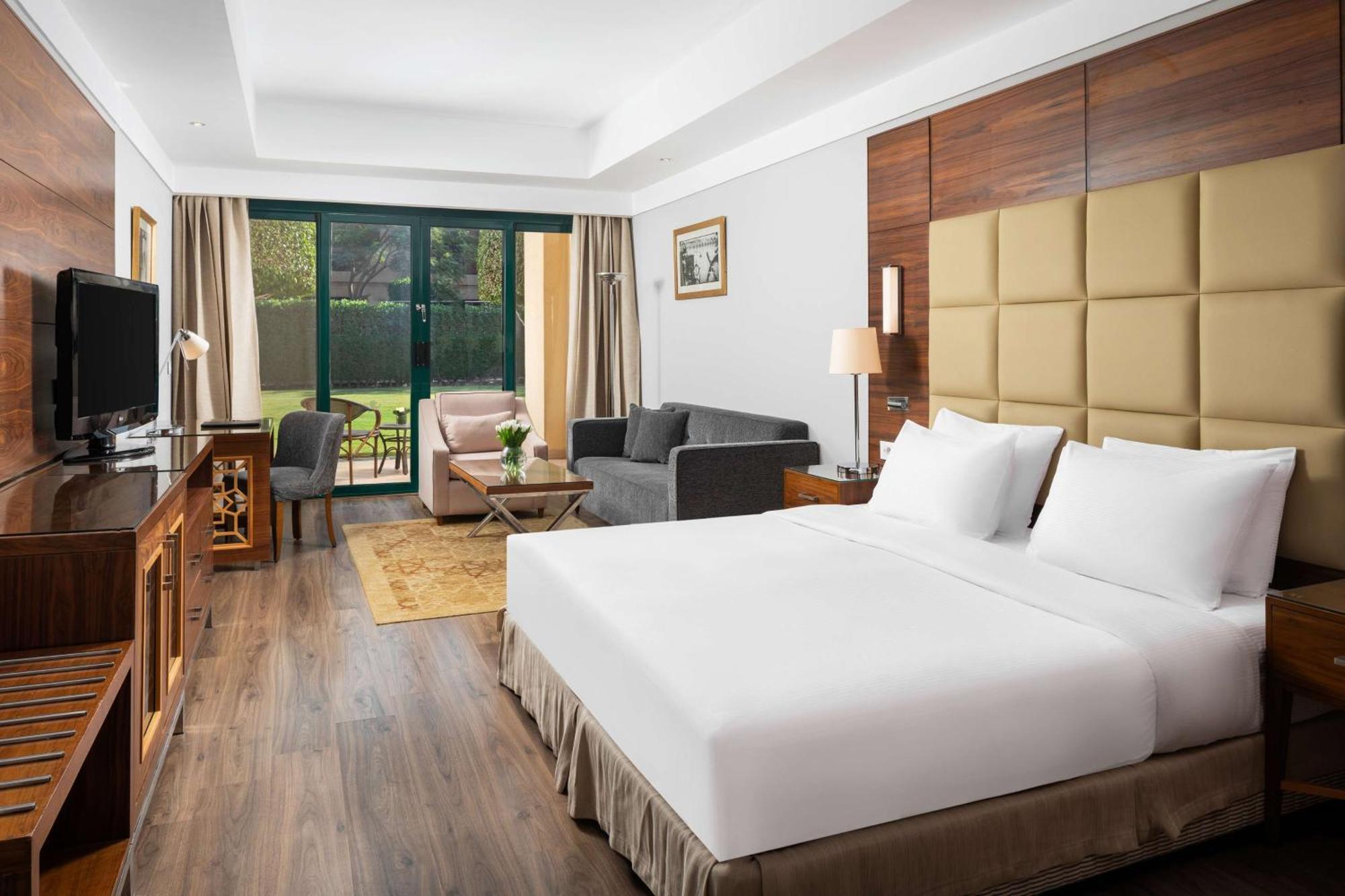 Hilton Pyramids Golf Resort 5*