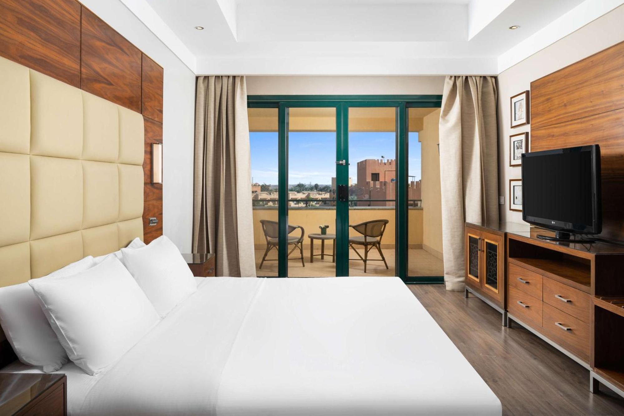 Resort Hilton Pyramids Golf 6th of October City