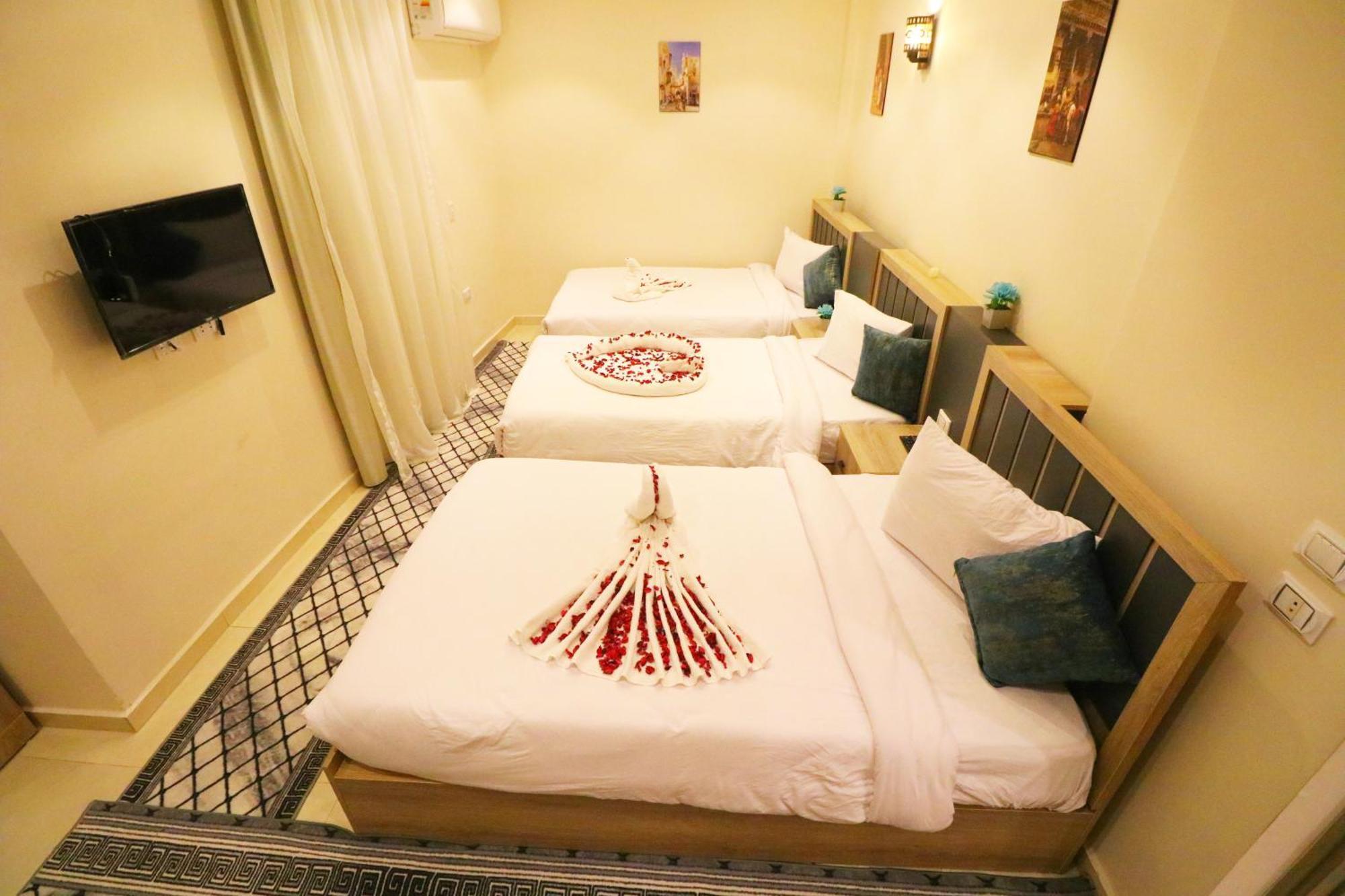 Inn Pyramids