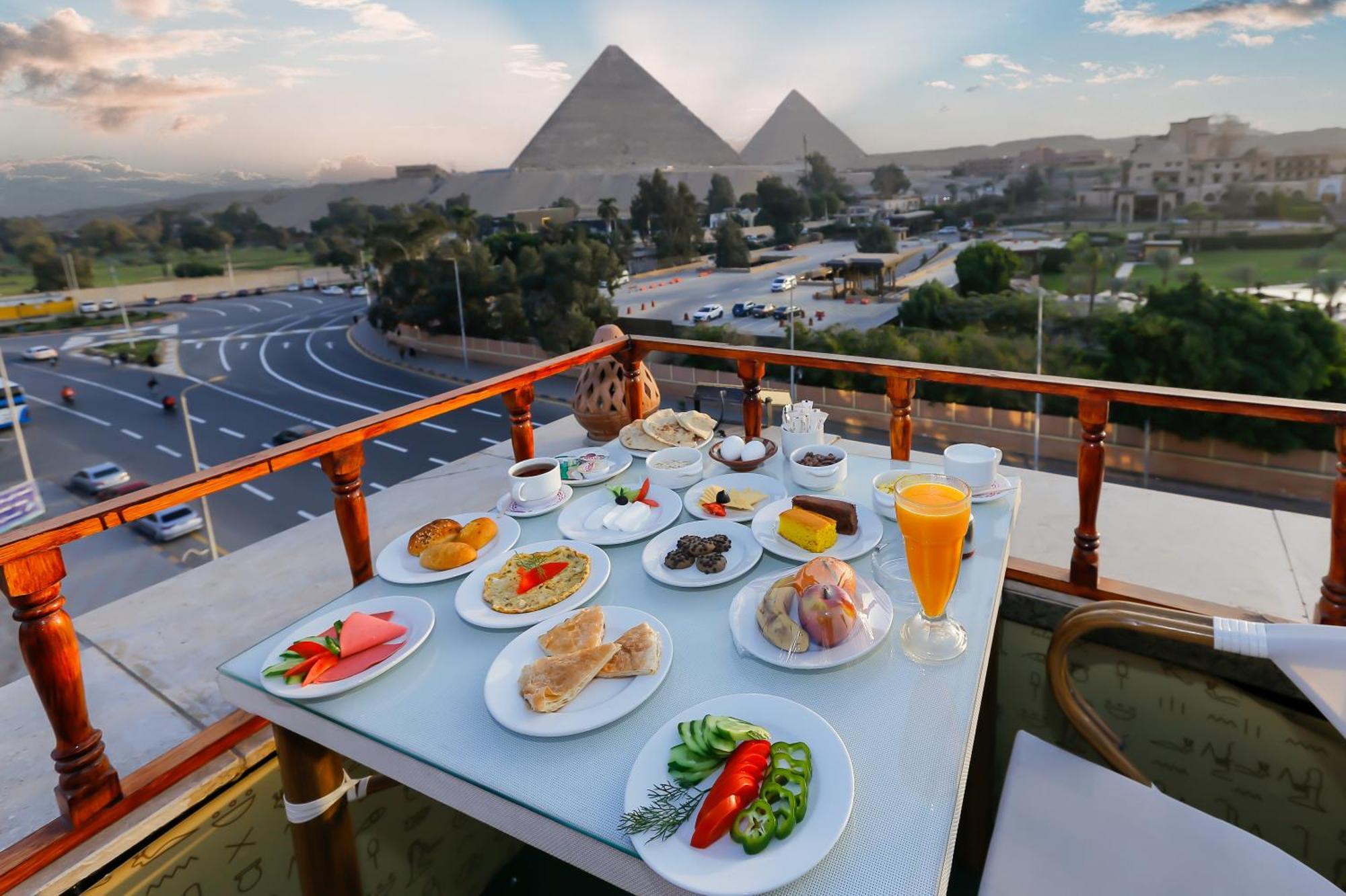 Turquoise Pyramids & Grand Egyptian Museum View Hotel Kafret el-Gabal