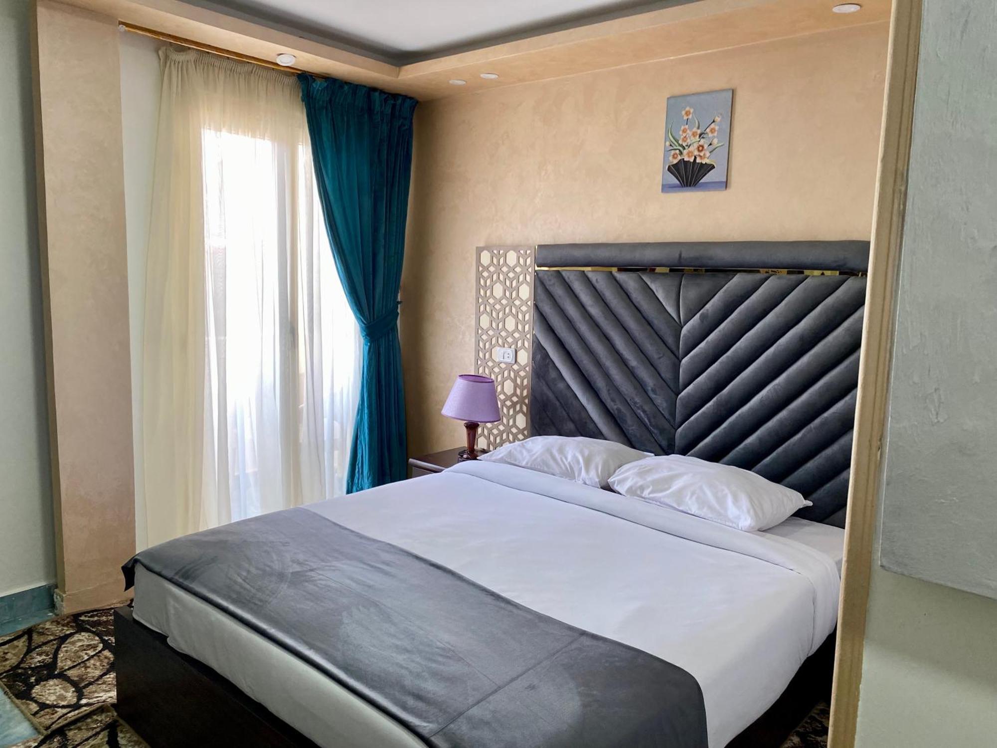Golden Pyramids Hotel Kafret el-Gabal