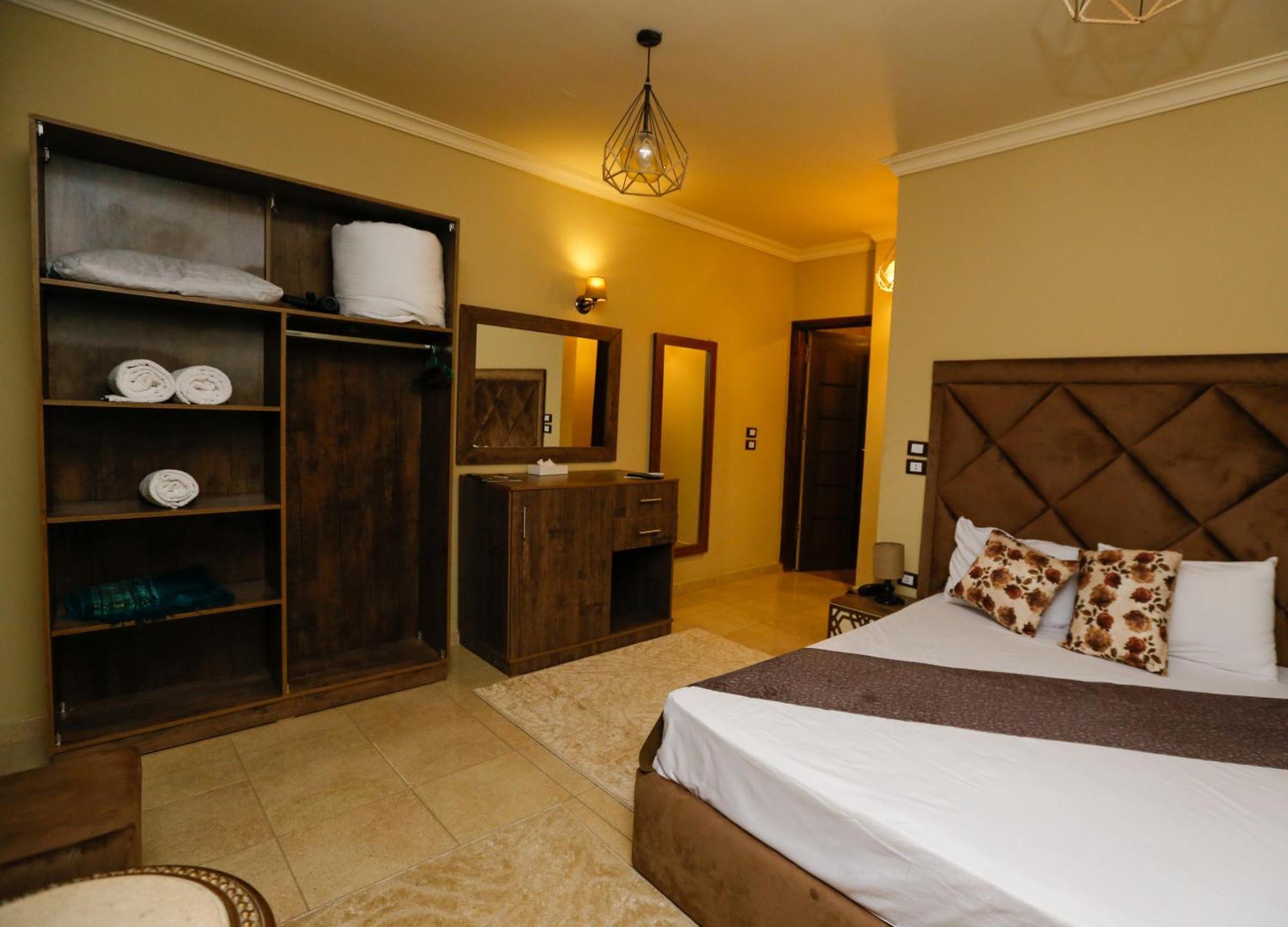 Master Pyramids Al Kawm al Akhdar