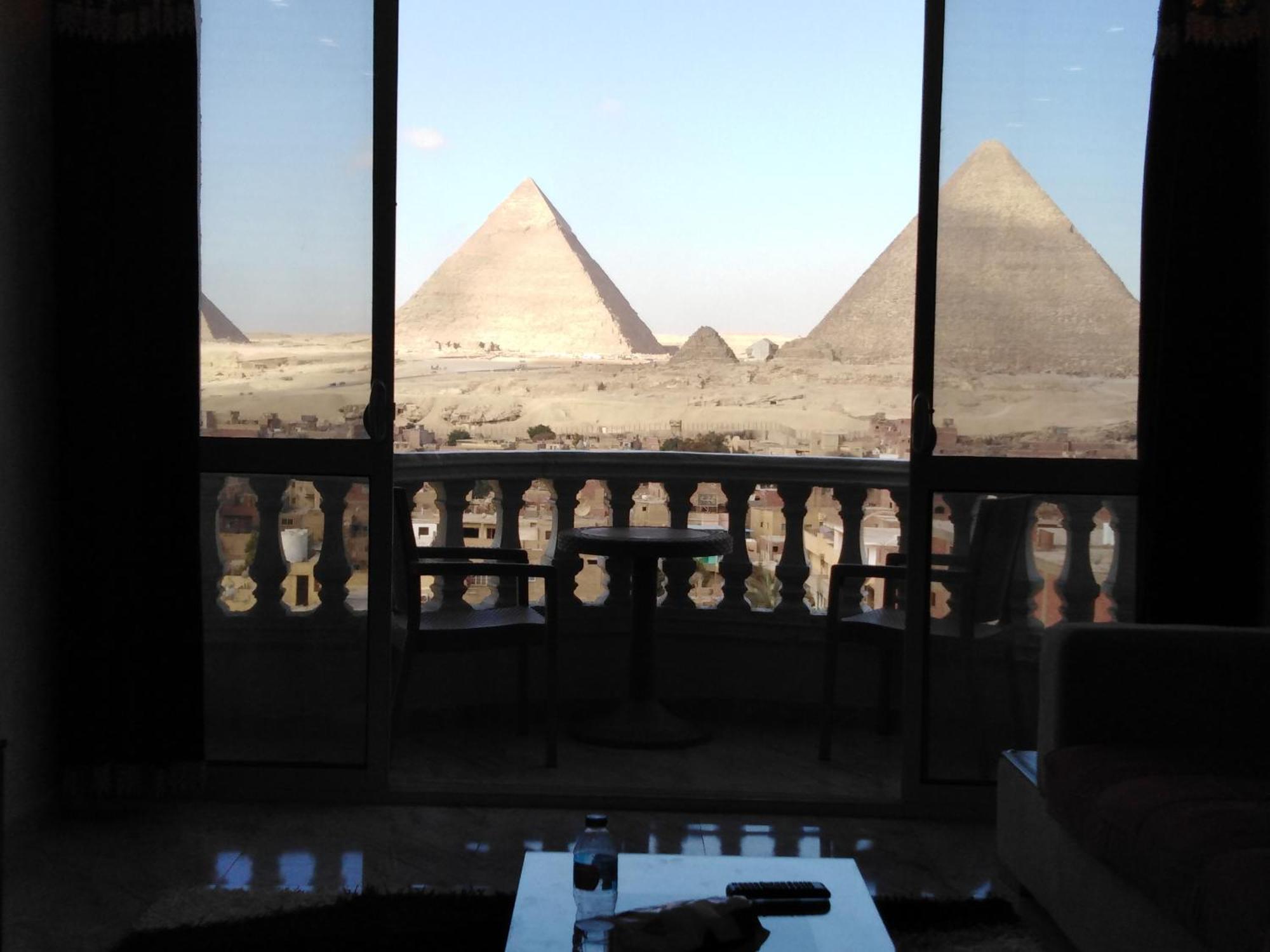 Hi Pyramids * Cairo
