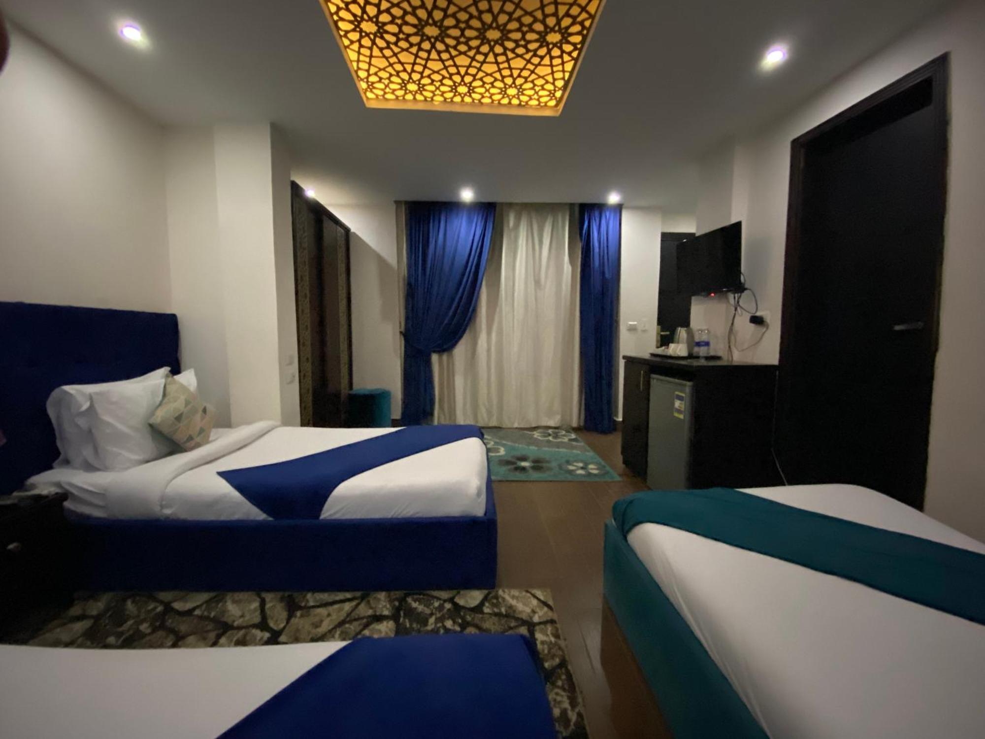 Hotel Golden Pyramids 3*