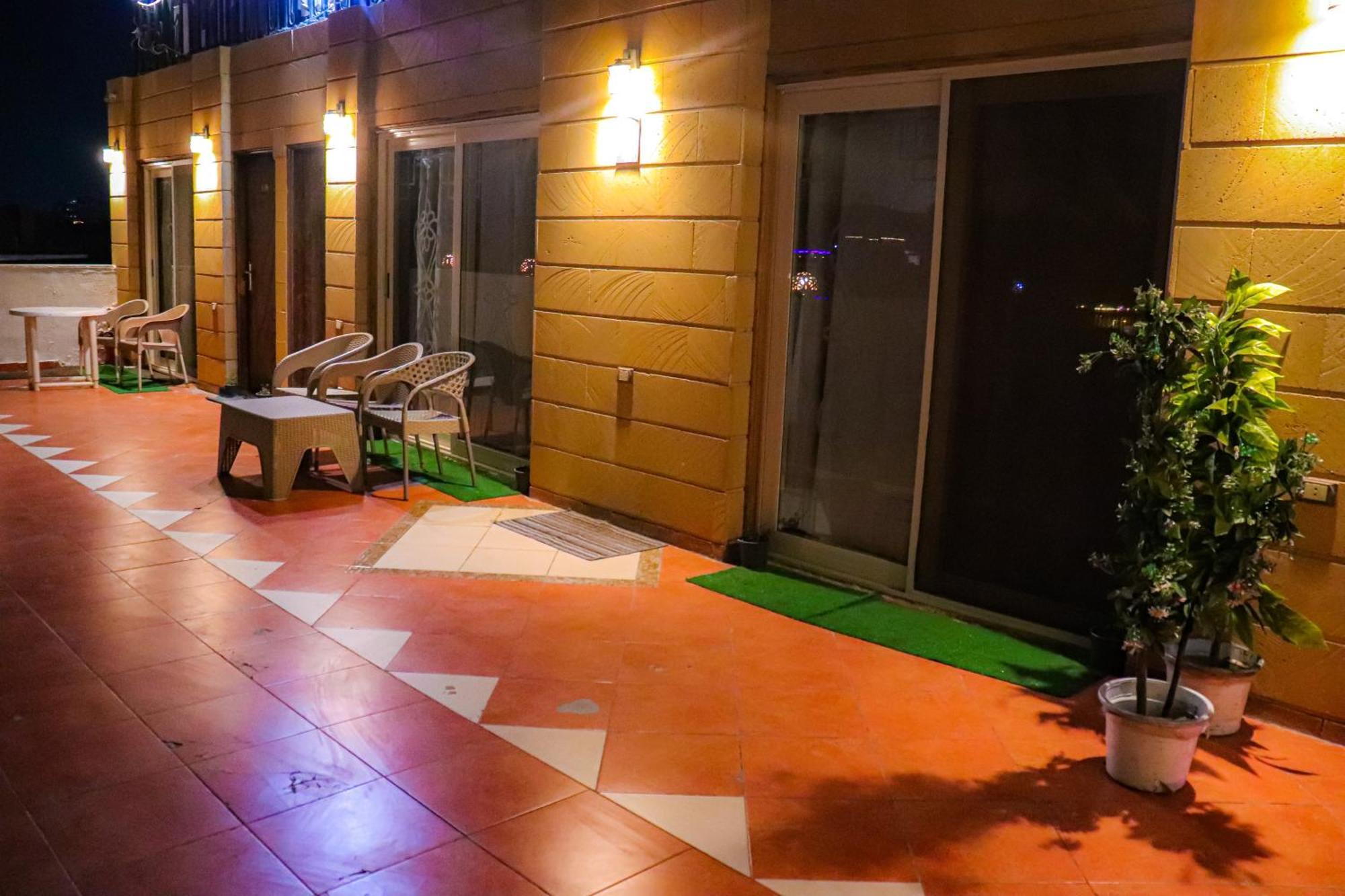 Hotel Golden Pyramids 3*