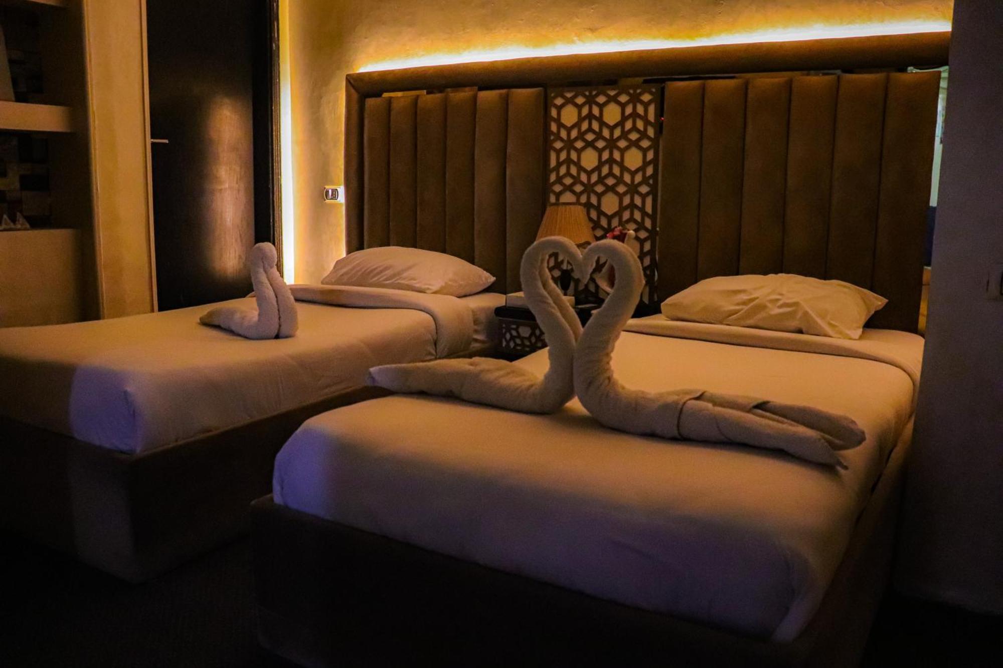 Golden Pyramids Hotel