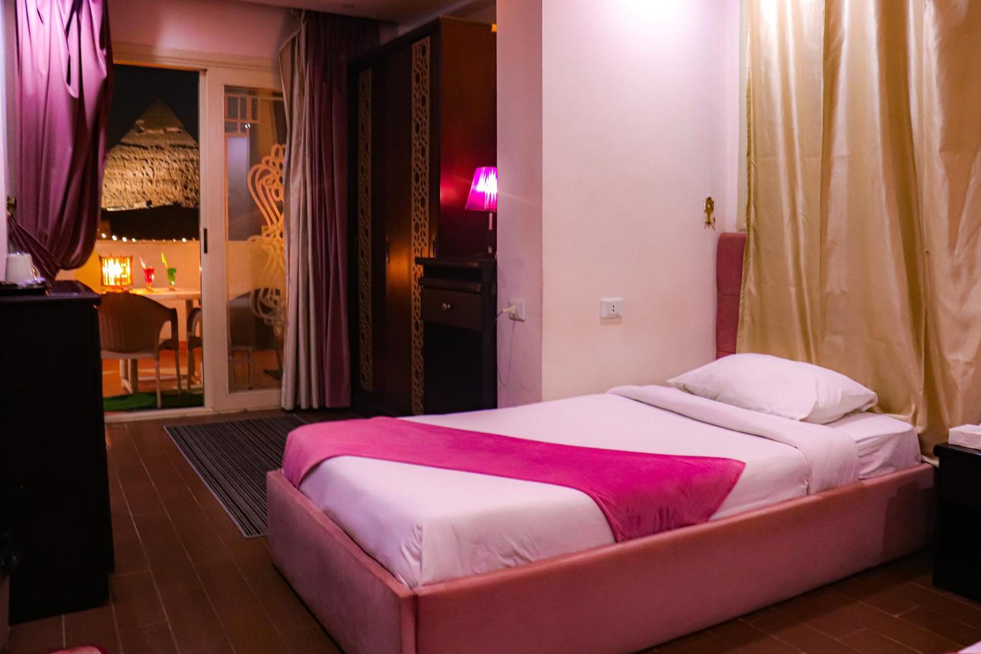 Golden Pyramids Hotel 3*