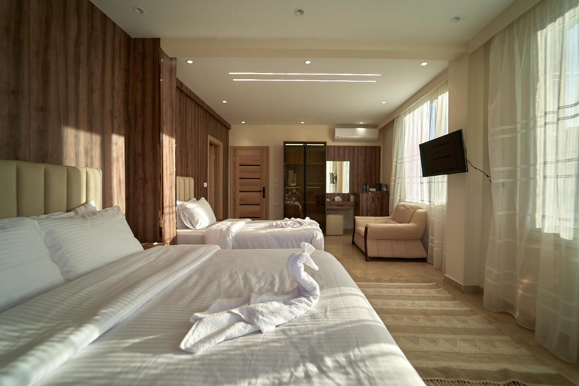 The Palace Pyramids 3*