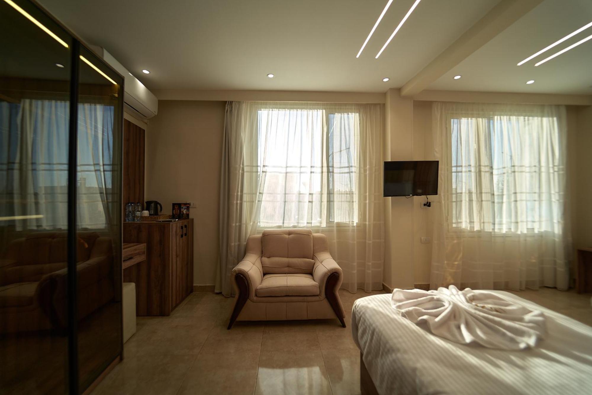 Hotel The Palace Pyramids 3*